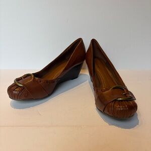 Bare Traps Women's Elegant Brown Leather Wedge Heels Size 10M Slip On